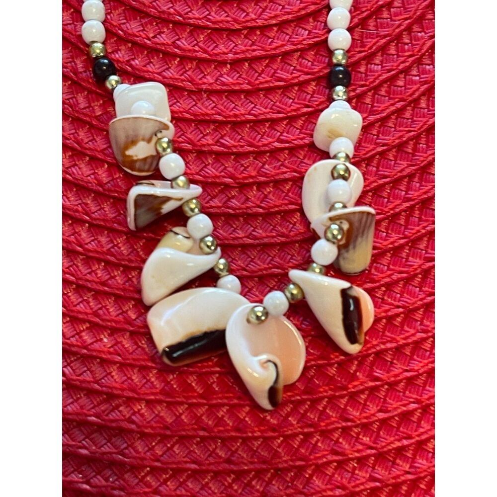 Vintage 1980s Puka Shell Bead Choker Necklace Hawaiian Beach Conch Shells 14" - Picture 2 of 6